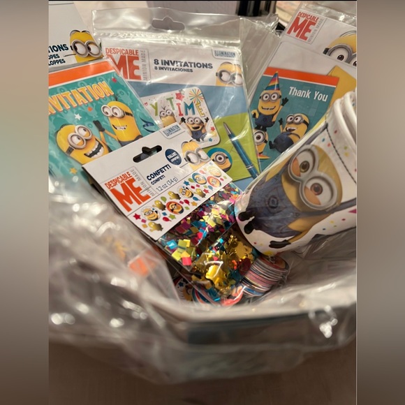 Despicable ME Party Supplies Bundle (6 Pieces) - Picture 2 of 5
